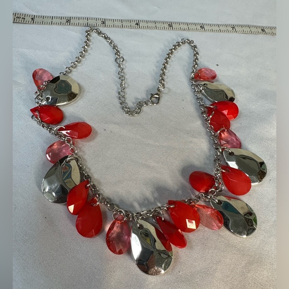 Silvertone and red drippy bead statement necklace - Picture 4 of 4